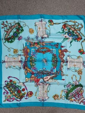 Gucci 100% Silk Square Scarf